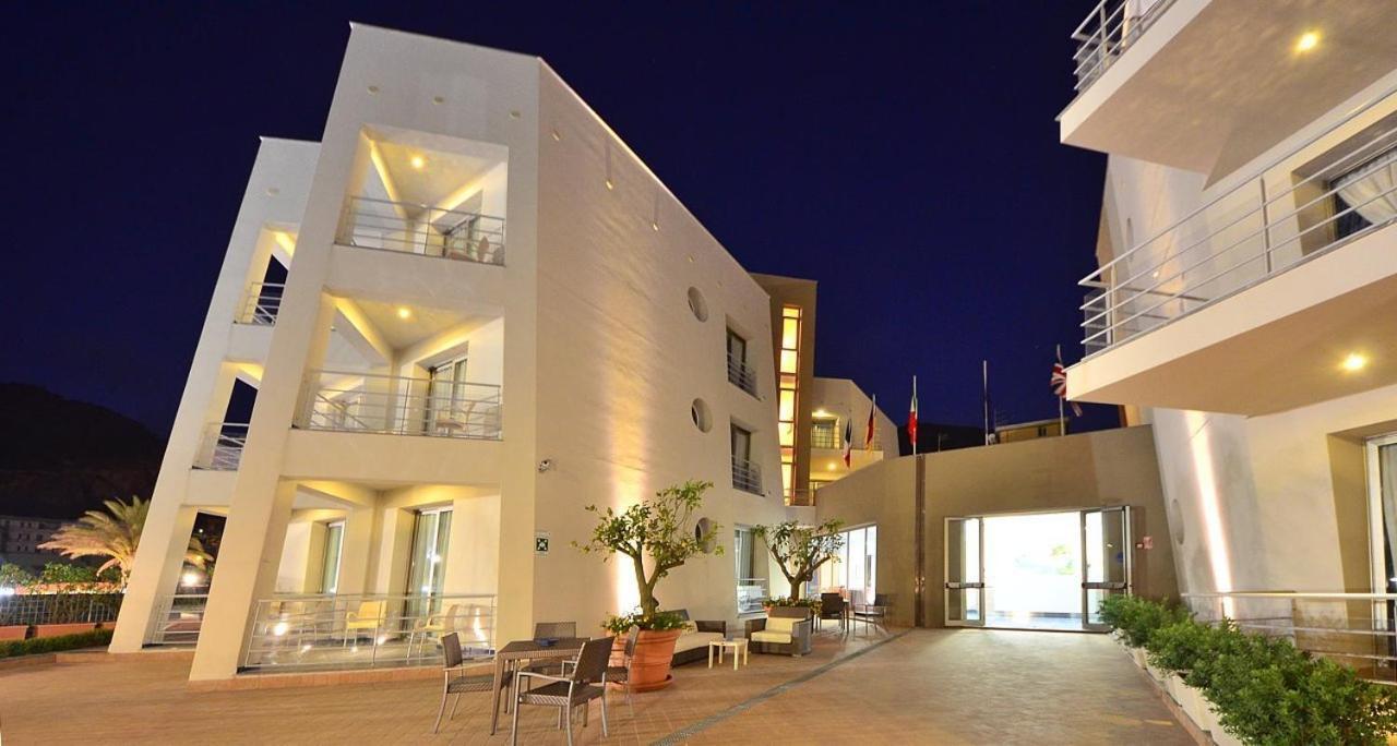 צ'פאלו Astro Suite Hotel מראה חיצוני תמונה